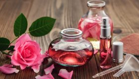 Acqua di rose fai da te: come farla in casa e come usarla