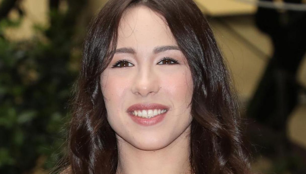 Aurora Ramazzotti mostra la parte di sé fatta di “vetro soffiato”. Ed emoziona