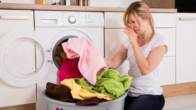 Lavatrice, come togliere i cattivi odori dai vestiti