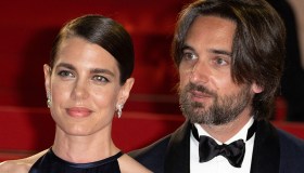 Cannes 2022, Charlotte Casiraghi e Dimitri Rassam mano nella mano sul red carpet