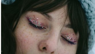 Olio di cocco e succo di limone: come usarli per capelli lucidi e sani