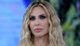Isola dei famosi, il palinsesto cambia di nuovo: non c’è pace per Ilary Blasi