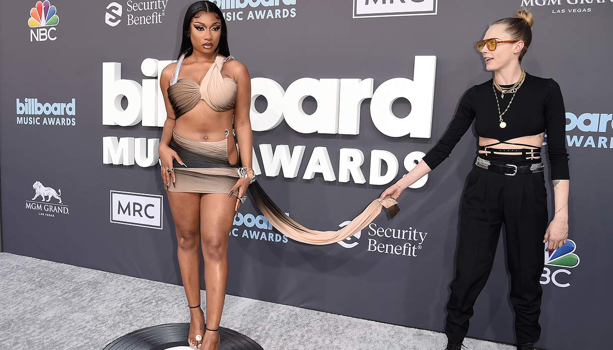 Billboard Music Awards, curve pericolose: outfit pazzeschi delle star