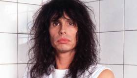 Steven Tyler ricade nella dipendenza a 74 anni: ricovero in rehab