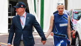 Charlene e Alberto di Monaco mano nella mano: non convincono