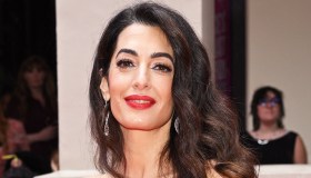 Amal Clooney fulmina il Principe Carlo: lui non le resiste