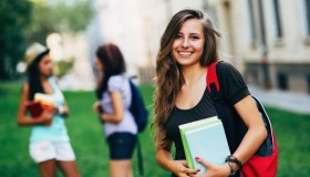 Tra polemiche, buon senso e moralismi: il dress code a scuola