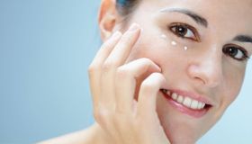 Creme contorno occhi low cost: prodotti top a meno di 20 euro