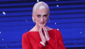 David di Donatello, Drusilla Foer oltre il dress code: l’abito rosso è un azzardo vincente