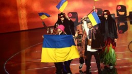 Eurovision 2022, l’abbraccio di Blanco e Mahmood emoziona. Vince l’Ucraina