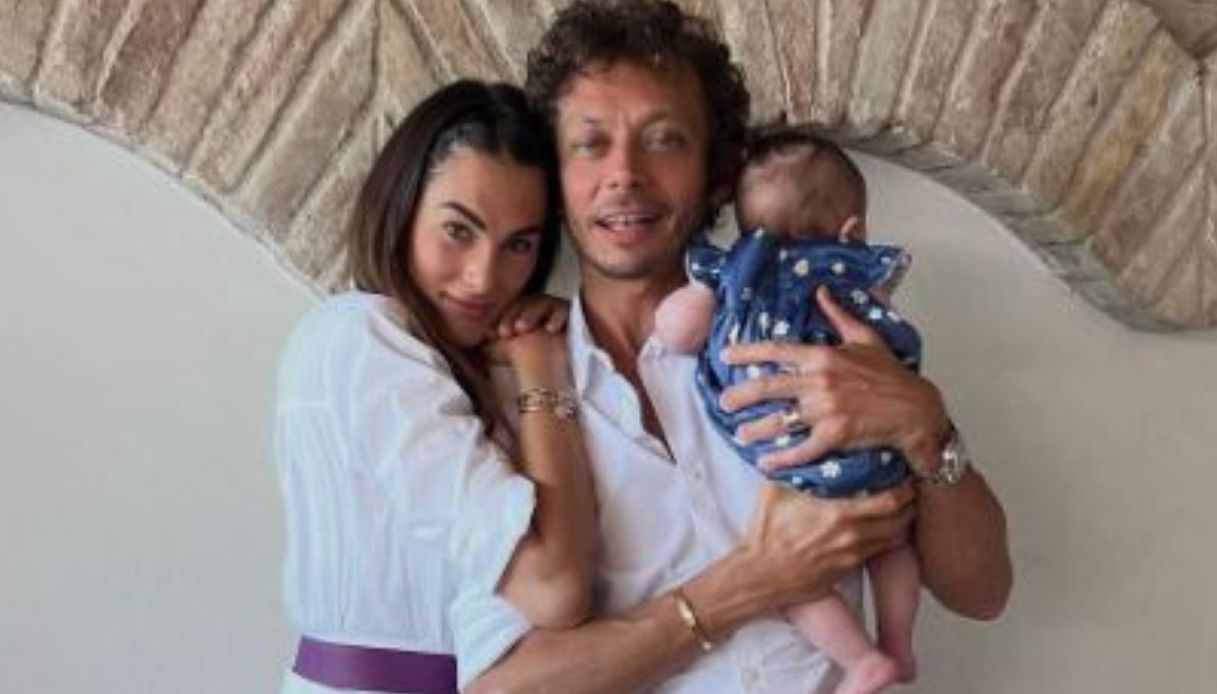 Francesca Sofia Novello e Valentino Rossi, la prima foto di famiglia con Giulietta su Instagram