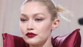 Gigi Hadid: le sue labbra rosso fiammante sono il trend da imitare