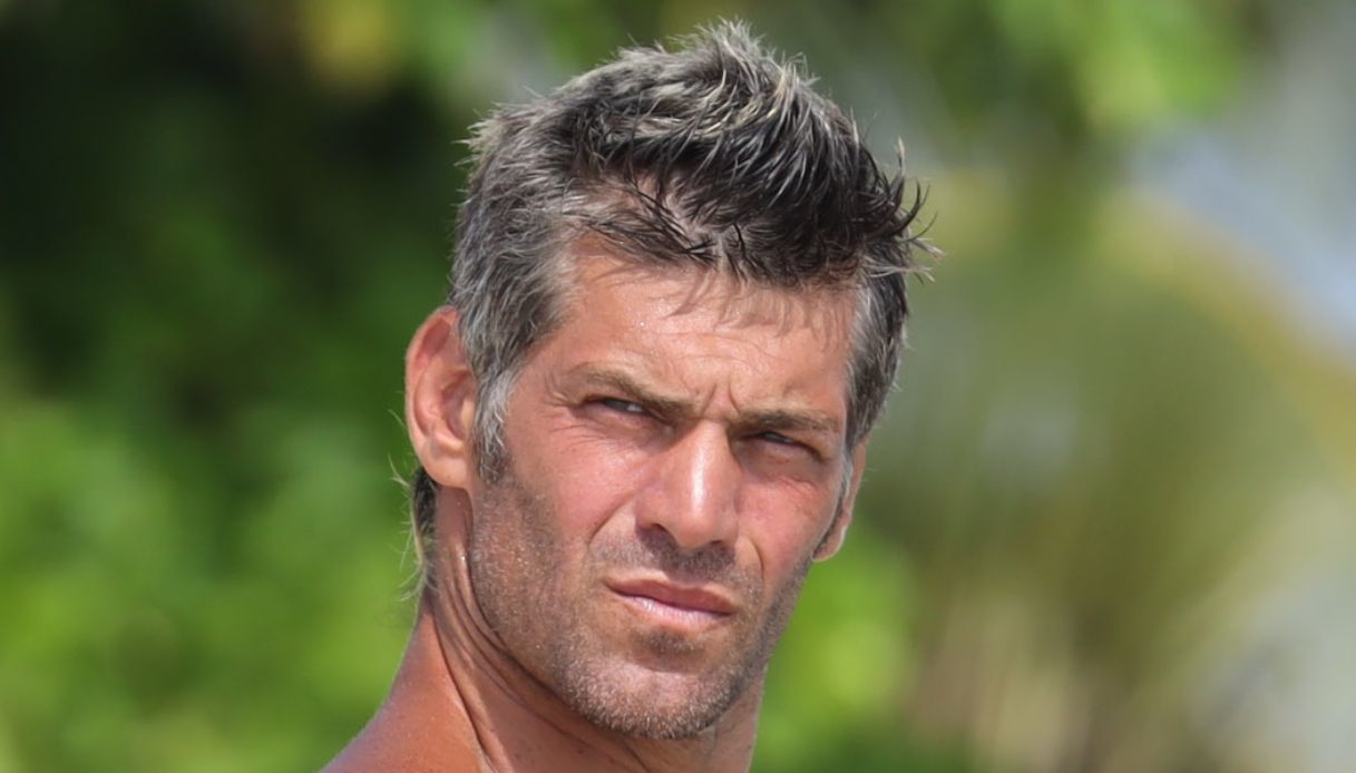 Isola dei Famosi: Clemente spadroneggia su Sgamada ma l’alleanza delle donne lo punisce