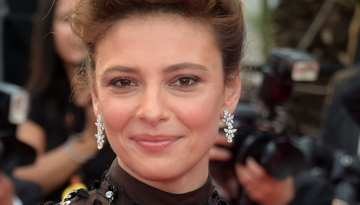 Cannes 2022, Jasmine Trinca tra piume e trasparenze: i migliori look dell’ultimo red carpet