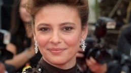 Cannes 2022, Jasmine Trinca tra piume e trasparenze: i migliori look dell’ultimo red carpet