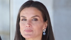 Letizia di Spagna seduce lo sceicco con il favoloso abito bianco