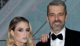 Argentero e Cristina Marino a Montecarlo, il bacio più bello (con abito mozzafiato a schiena nuda)