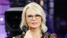 Amici 2022, Maria fa una sorpresa a Luigi (e lo punzecchia): la telefonata di Carola