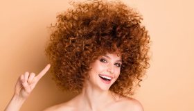 Maschera per capelli ricci fai da te: ricette e consigli