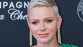 Charlene di Monaco, torna il sorriso con Alberto: l’abito verde è sensazionale