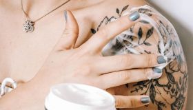 Come scegliere l’idratante: differenza tra crema corpo, burro, latte e olio