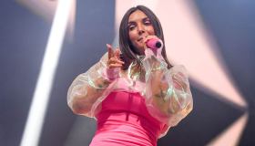 La furia di Elettra: ferma il concerto e caccia un hater