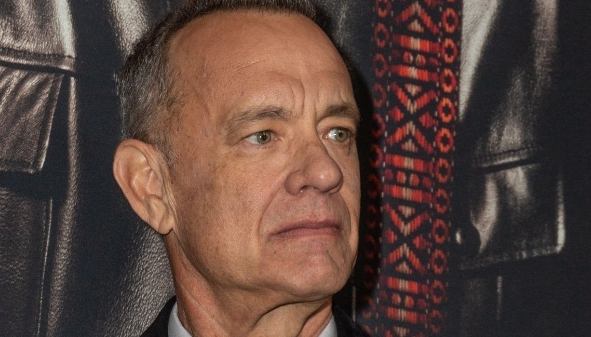 “Tom Hanks sta male”: l’allarme dopo il tremolio alla mano alla prima di “Elvis”