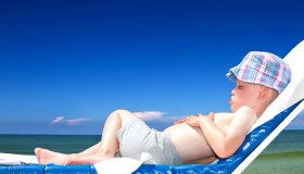 Come riconoscere e prevenire il colpo di calore nei bambini