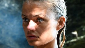 “Isola dei Famosi”, infortunio per Mercedesz Henger. Edoardo la ignora