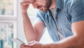 Dopo 23 anni di matrimonio mia moglie chatta con un altro