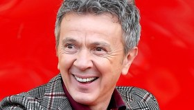 Pupo: “Vivo con mia moglie e la mia amante”. Chi sono le sue donne speciali