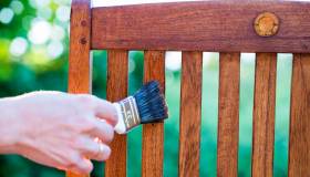 Tarli del legno, quando va usata la candeggina e gli errori da non fare