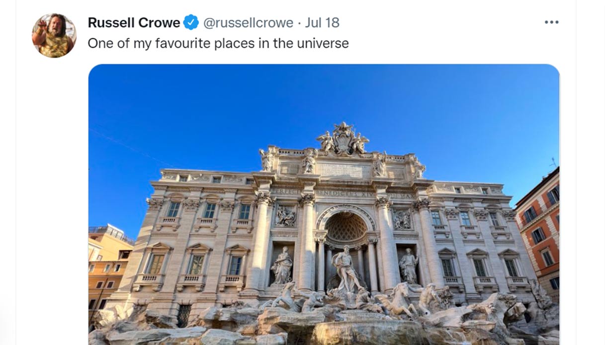 Russell Crowe in visita alla Fontana di Trevi