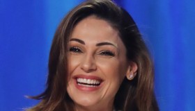 Anna Tatangelo, weekend da sogno: il suo bikini bianco è il must have dell’estate