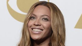 Amazzone ricoperta di strass, Beyoncé svela la copertina del nuovo album: una scultura
