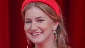 Elisabetta del Belgio, l’abito rosso che fa invidia a tutte le Principesse