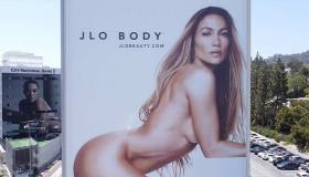 Jennifer Lopez lancia la crema corpo JLoBody e blocca il traffico a LA