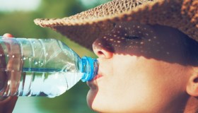 Bottiglia d’acqua sempre fresca senza frigo: i trucchi magici