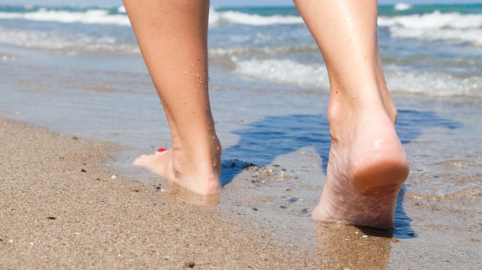 Equilibrio e circolazione: i vantaggi del camminare a piedi nudi