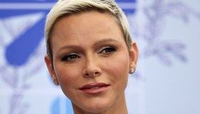 Charlene di Monaco veste Prada con diamanti e Charlotte Casiraghi sparisce