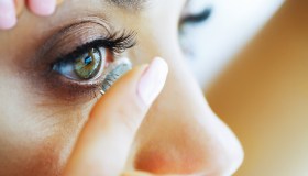 Cheratite, i rischi del bagno per la cornea in chi porta lenti a contatto