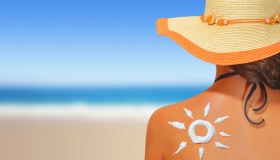 Melanoma, come evitare il rischio con la corretta esposizione al sole