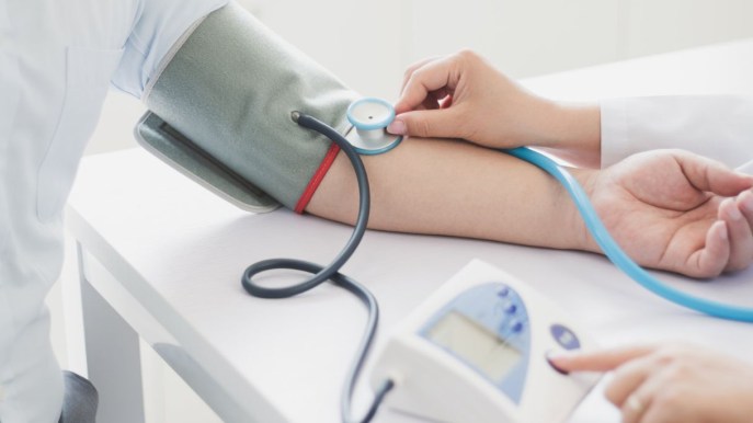 Ipertensione: cos’è, sintomi e cause della pressione alta