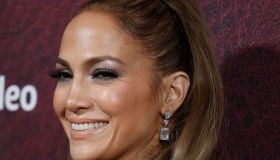Jennifer Lopez compie 53 anni: come si tiene in forma (e c’entra anche l’amore)