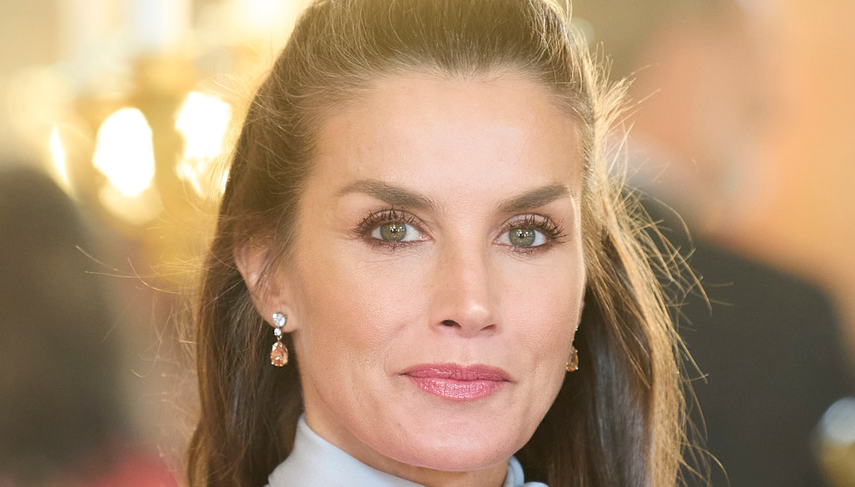 Letizia di Spagna, Felipe da solo e in difficoltà. Il messaggio della Reina