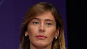 “Gli anni passano”. Maria Elena Boschi, la foto di famiglia su Instagram: il look in blu