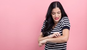 Cosa fare dopo una puntura di zanzare o insetti? I migliori prodotti da avere sempre con te