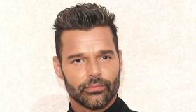 Ricky Martin nega le accuse dopo l’ordine restrittivo per violenza domestica