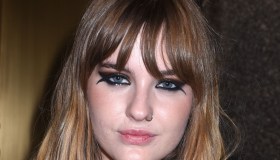 Victoria, festa e topless con i Maneskin. Ma manca Damiano (in tutti i sensi)