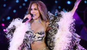 “Sexy come il fuoco”, J.Lo infiamma Capri: i segreti di chi l’ha vestita